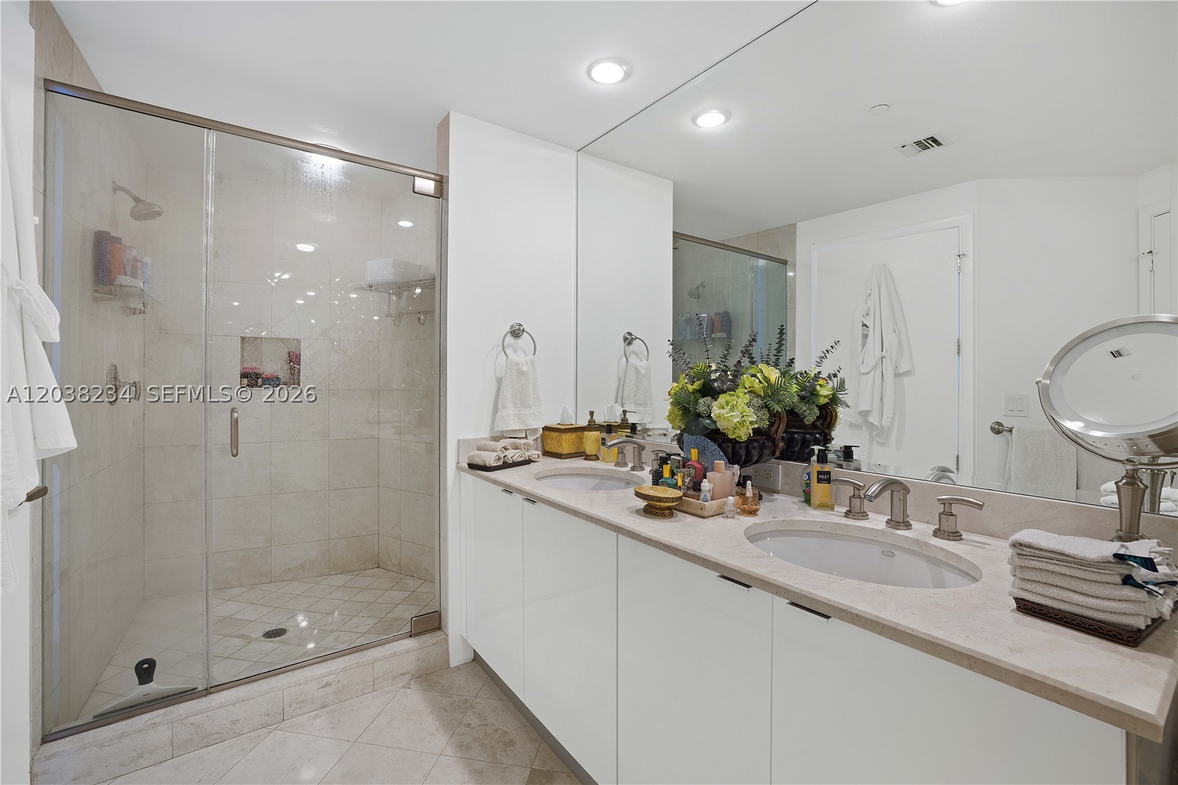 CARBONELL CONDO - Residential