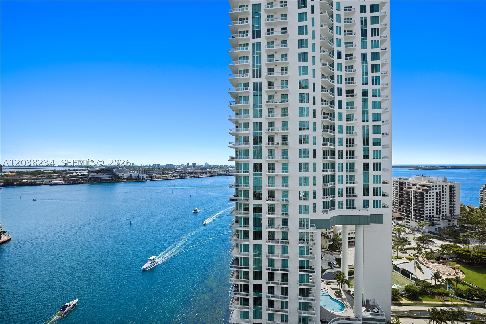 CARBONELL CONDO - Residential