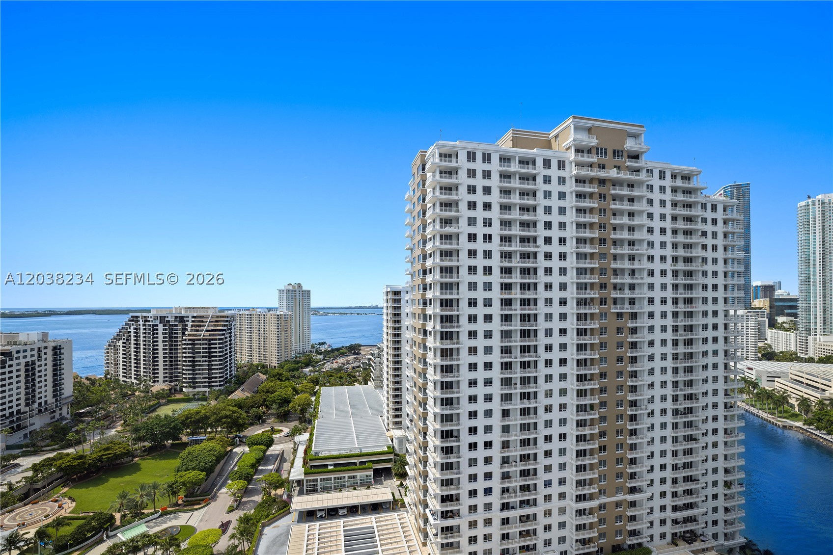 CARBONELL CONDO - Residential