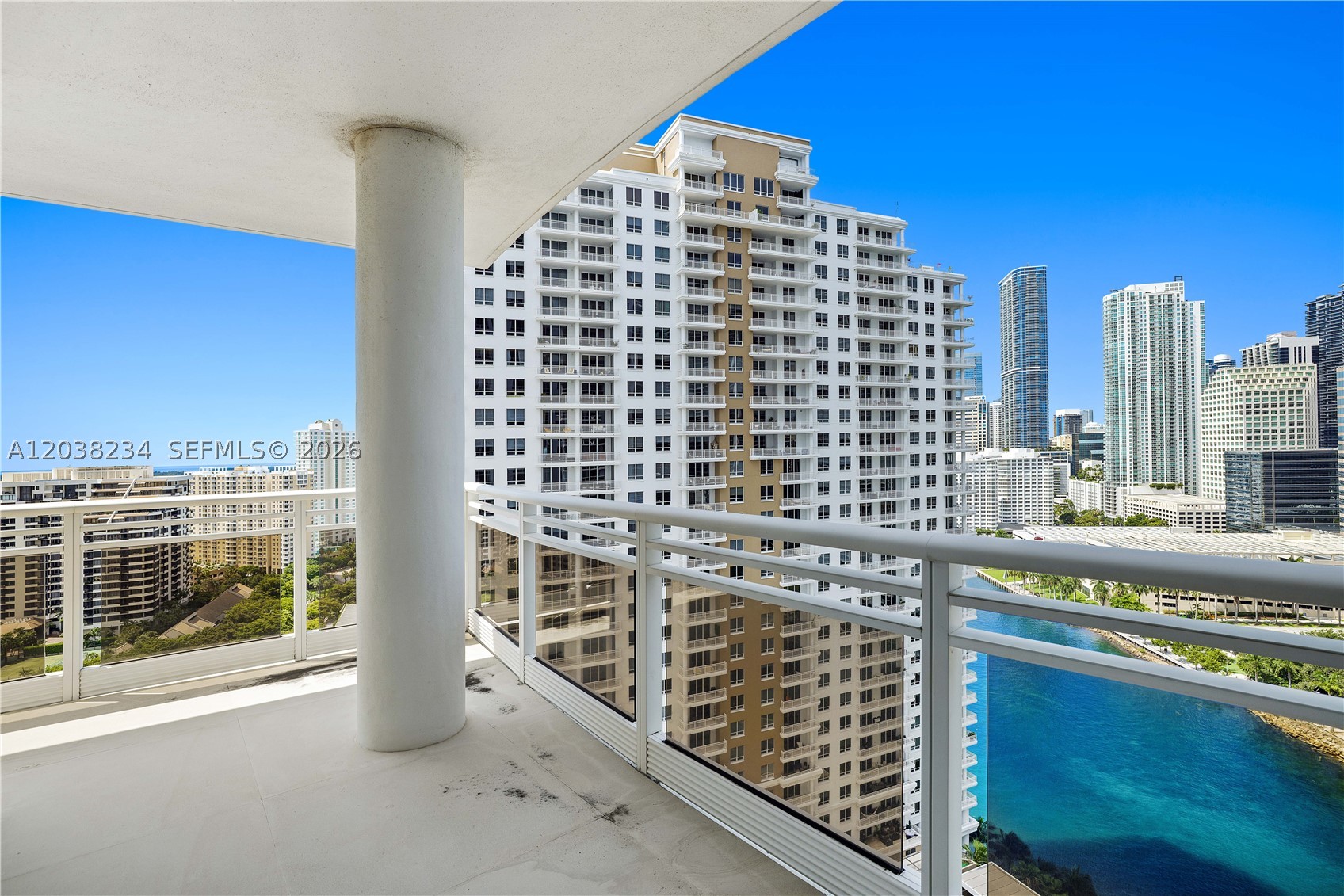 CARBONELL CONDO - Residential