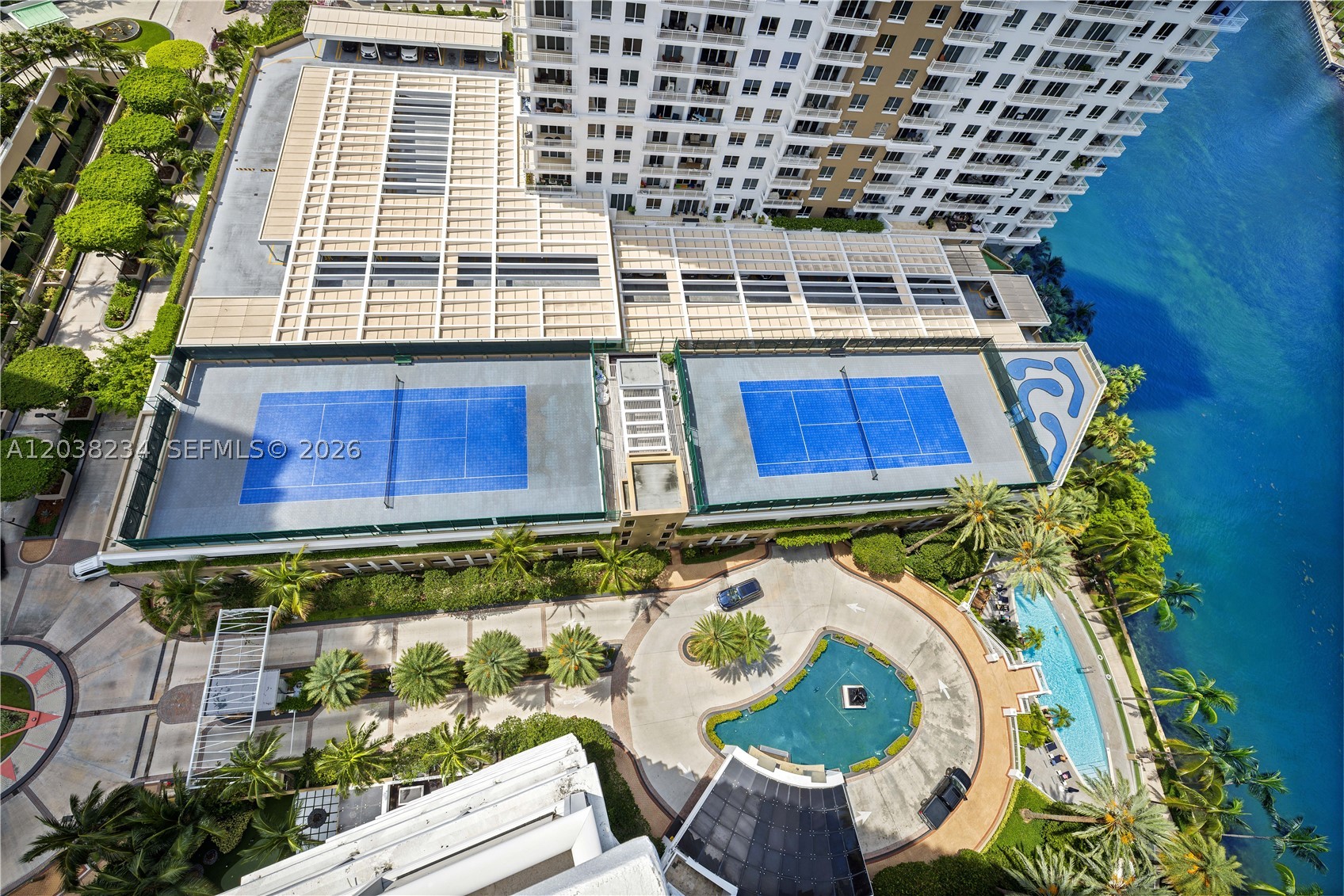 CARBONELL CONDO - Residential