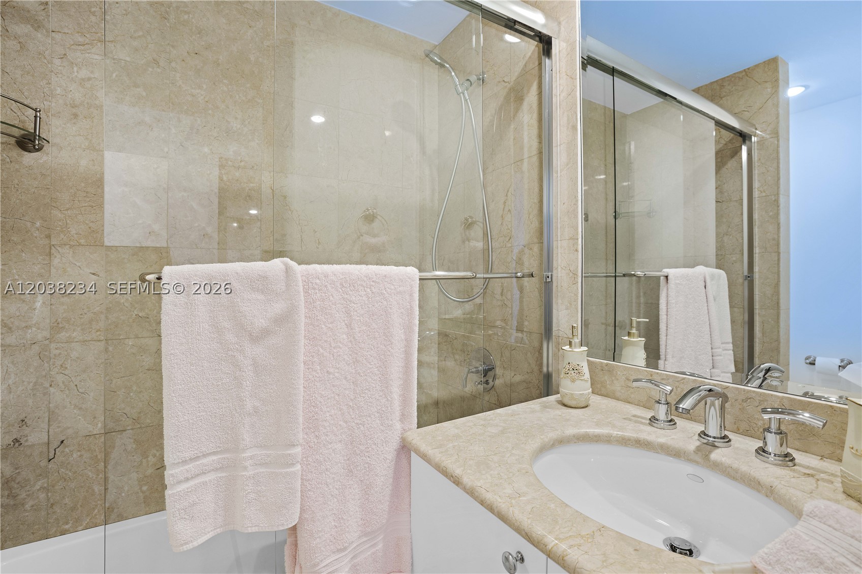 CARBONELL CONDO - Residential