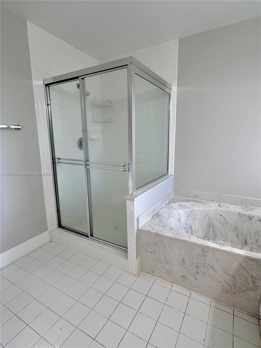 REGENCY LAKES AT COCONUT - Residential Lease