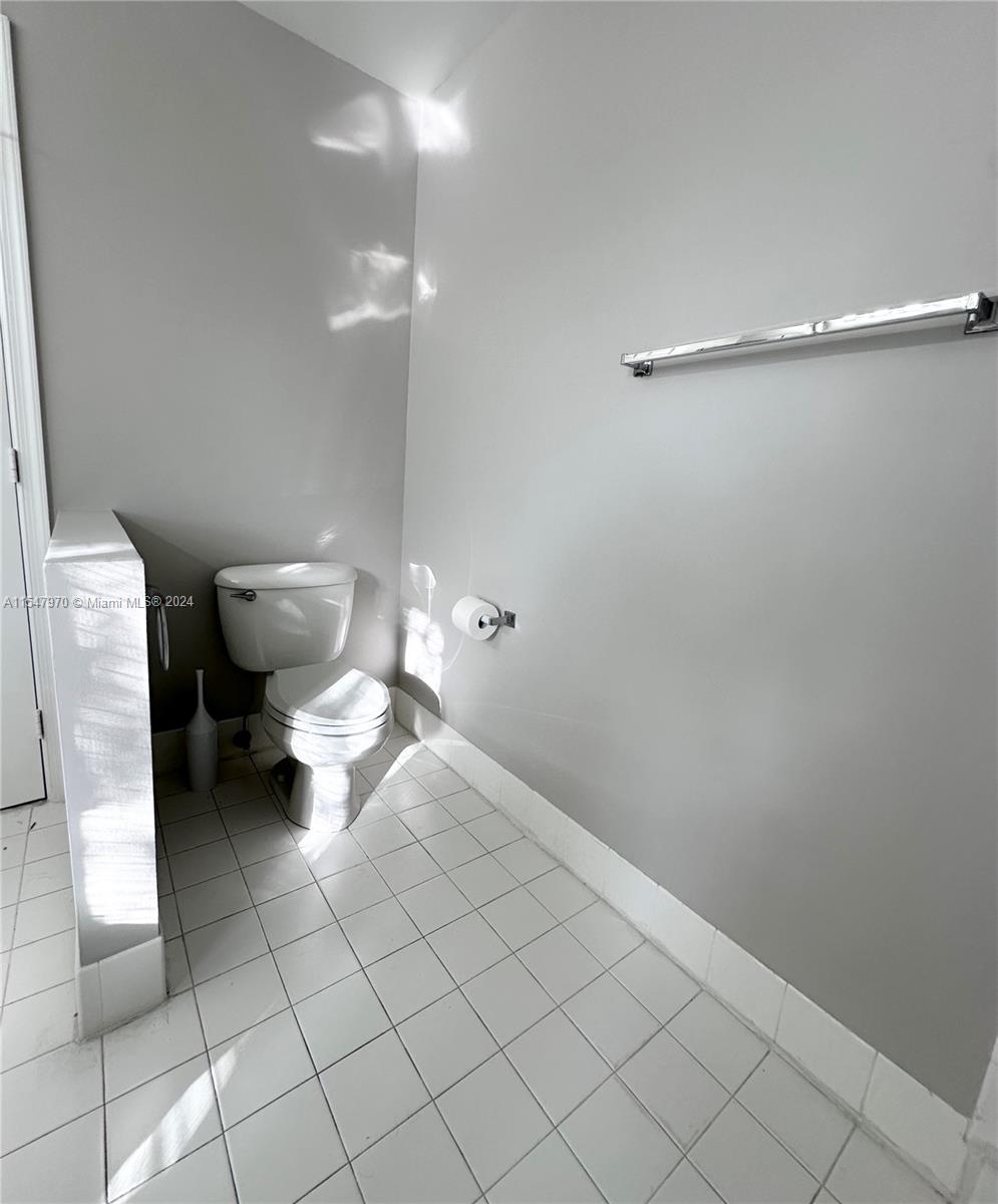 REGENCY LAKES AT COCONUT - Residential Lease