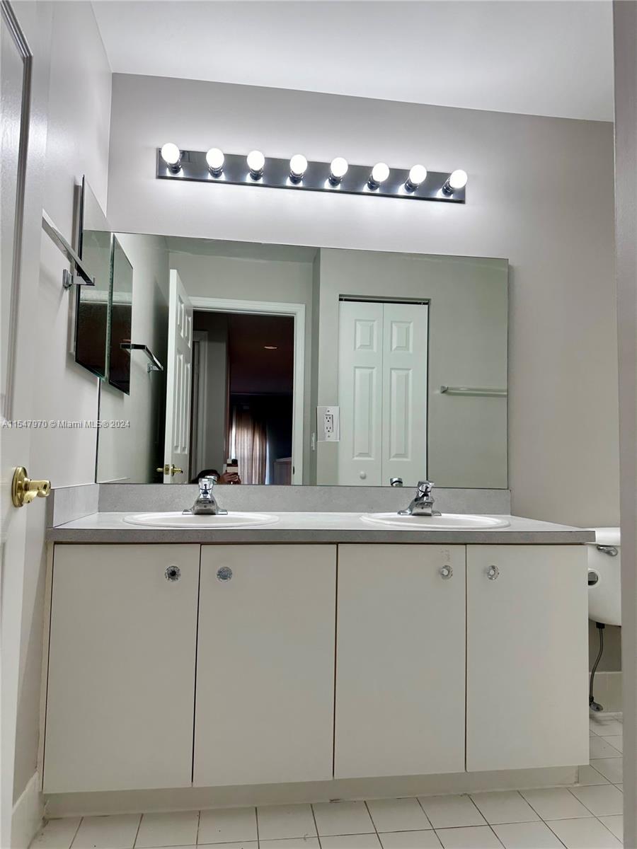 REGENCY LAKES AT COCONUT - Residential Lease