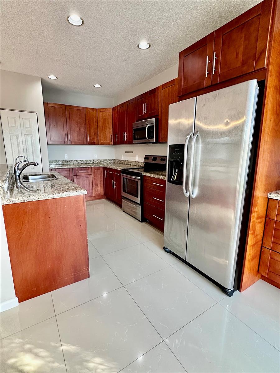 REGENCY LAKES AT COCONUT - Residential Lease