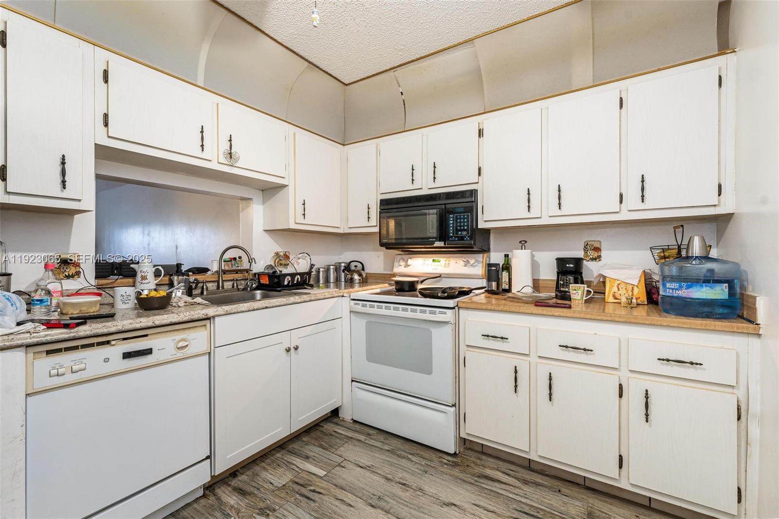 SOMERSET AT LAUDERDALE LA - Residential