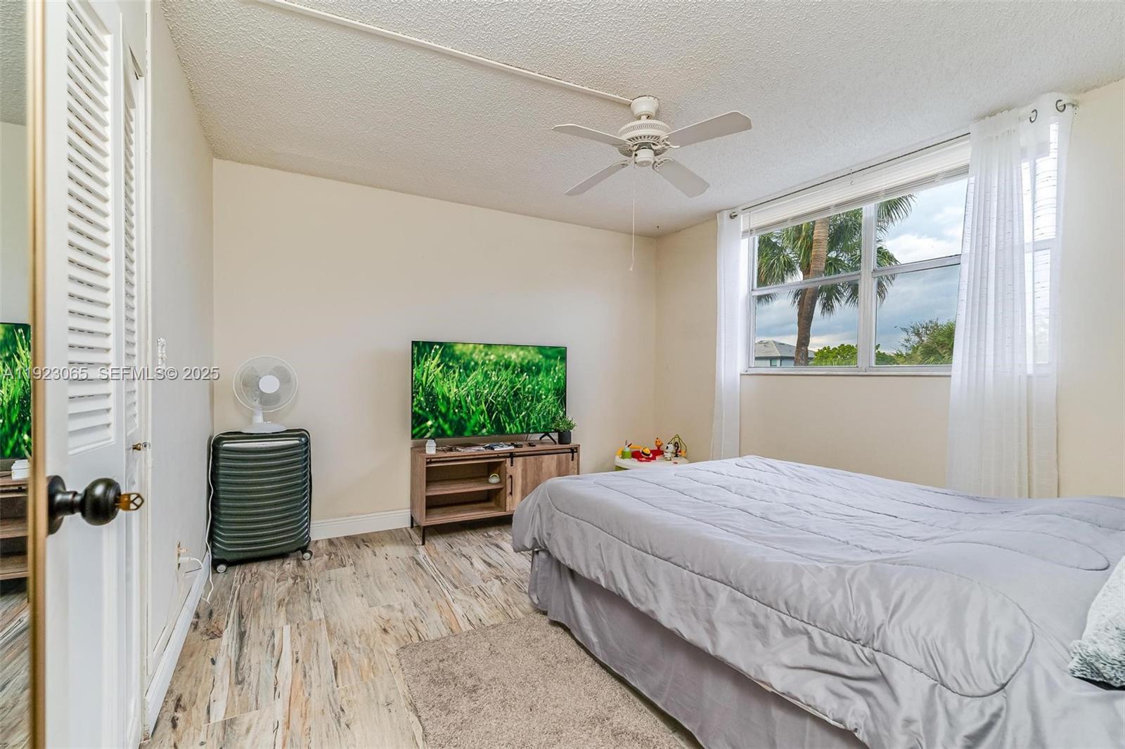 SOMERSET AT LAUDERDALE LA - Residential