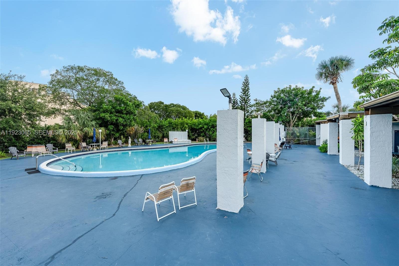 SOMERSET AT LAUDERDALE LA - Residential