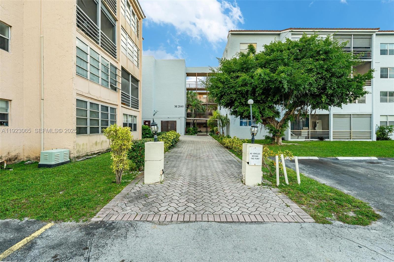 SOMERSET AT LAUDERDALE LA - Residential