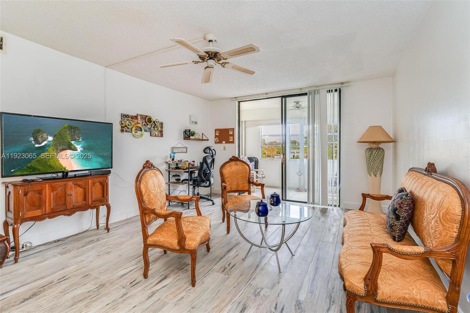 SOMERSET AT LAUDERDALE LA - Residential
