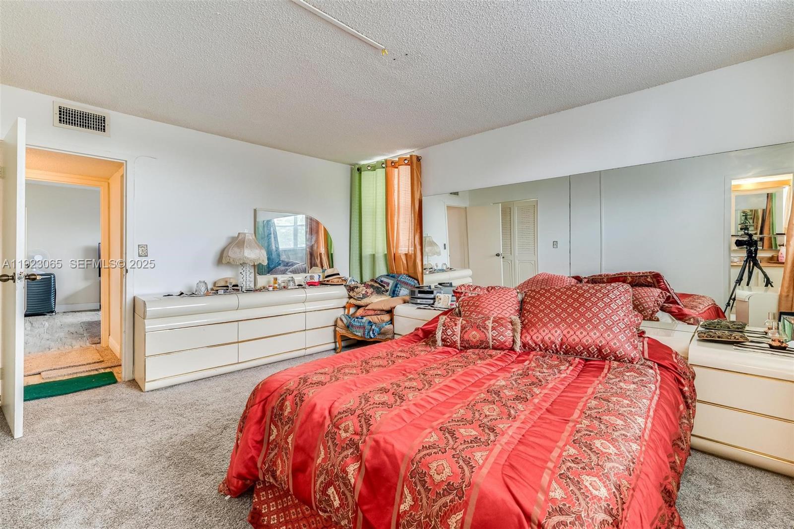 SOMERSET AT LAUDERDALE LA - Residential