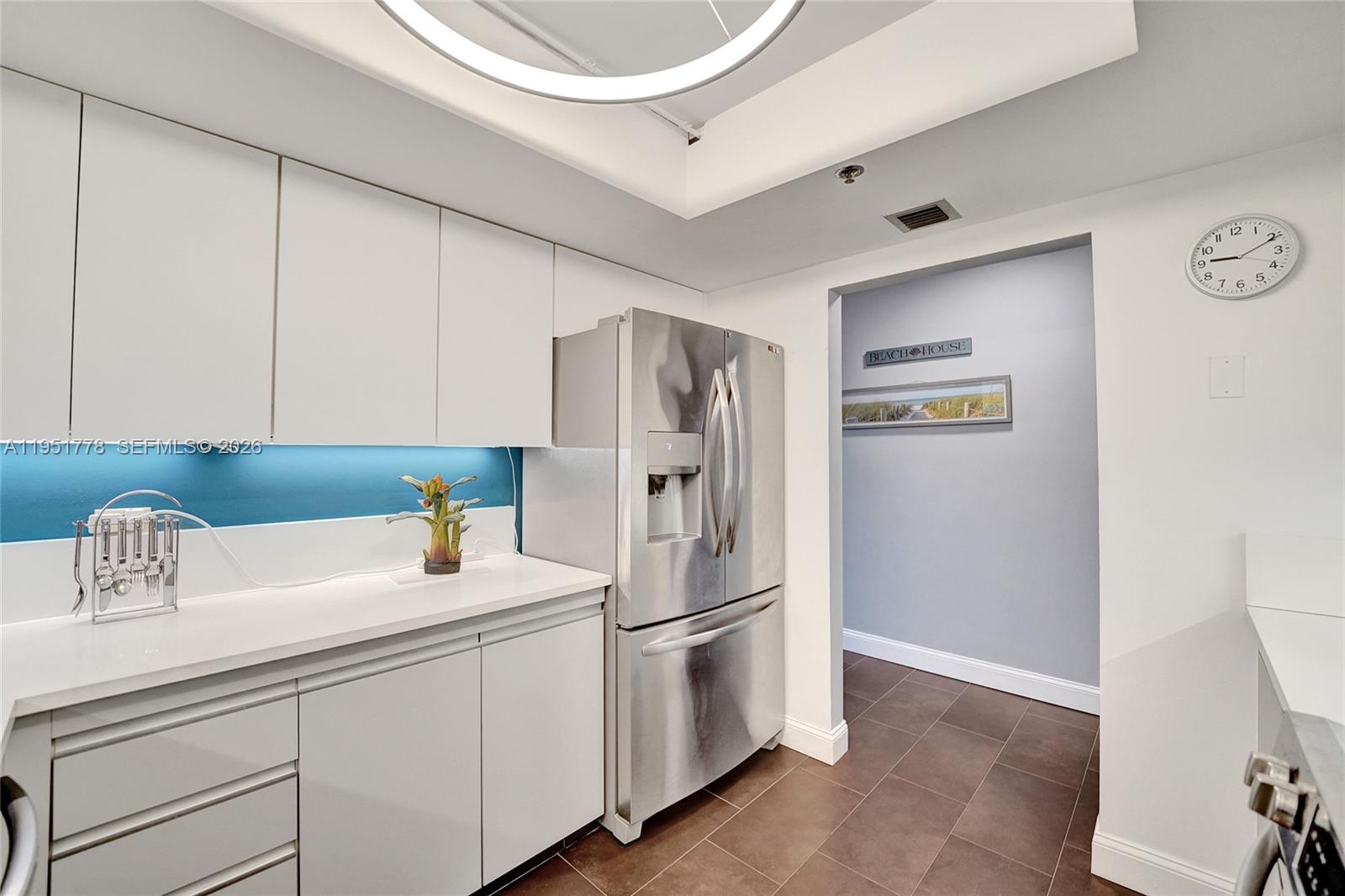 SUMMIT CONDO - Residential