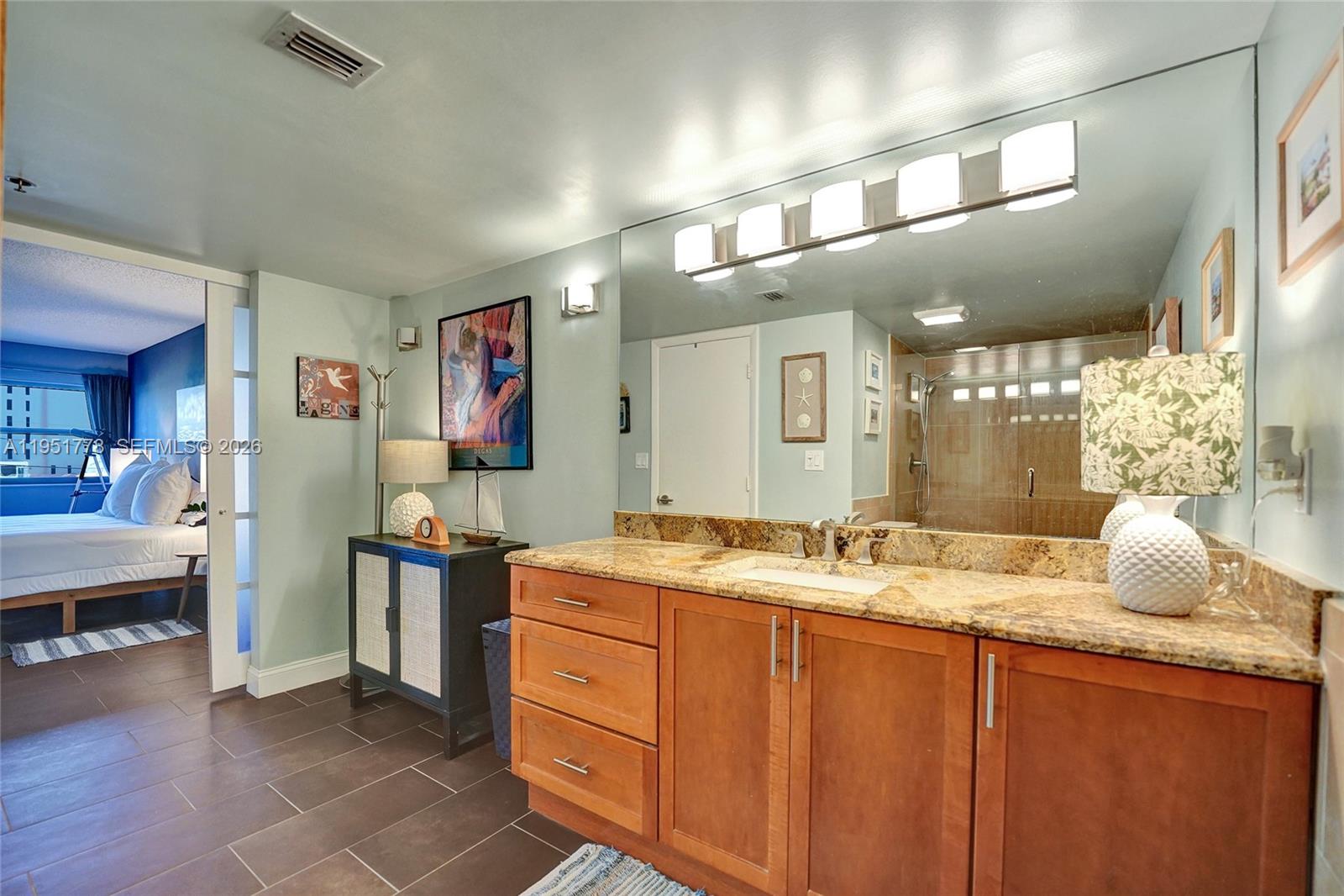 SUMMIT CONDO - Residential