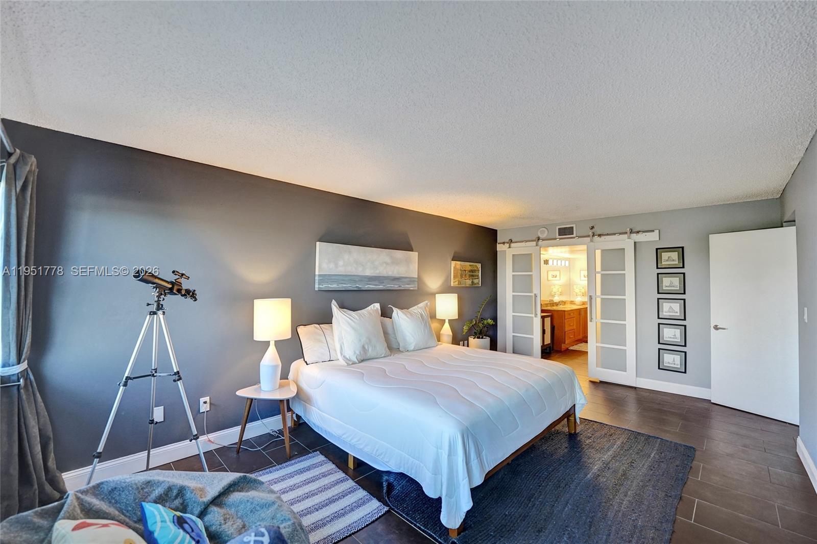 SUMMIT CONDO - Residential