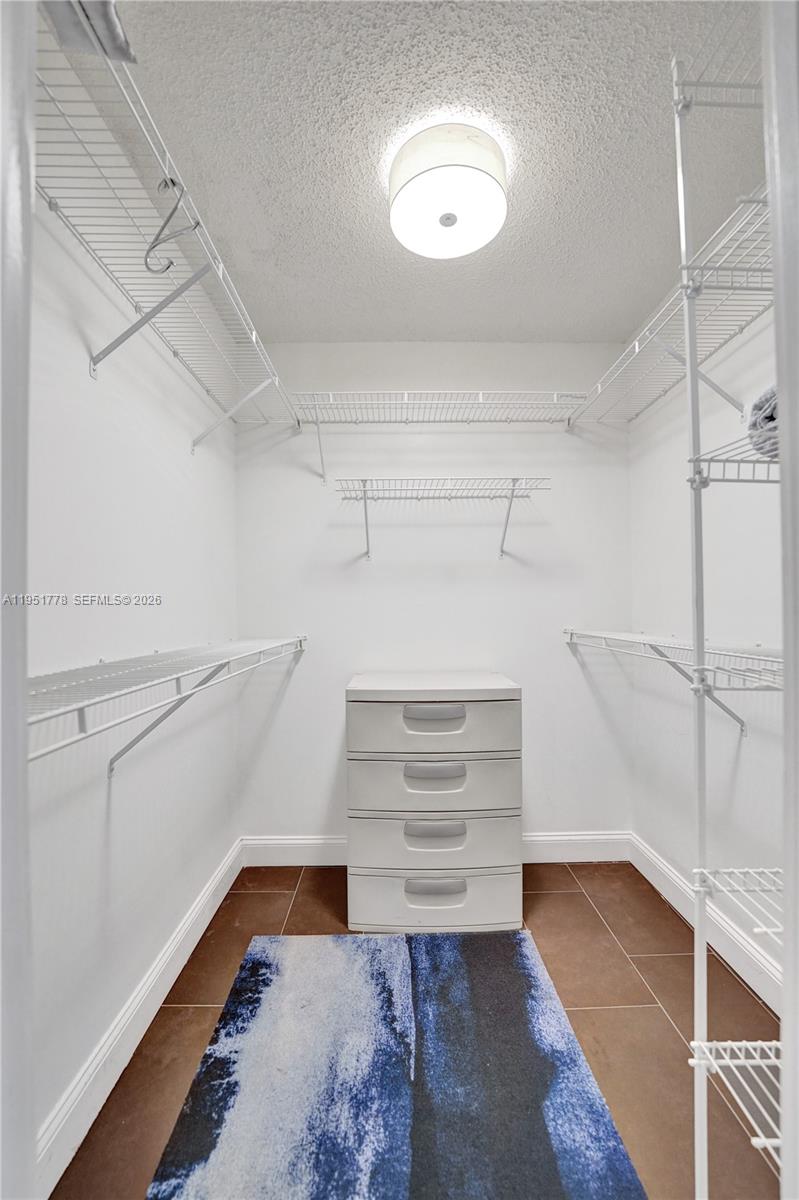 SUMMIT CONDO - Residential
