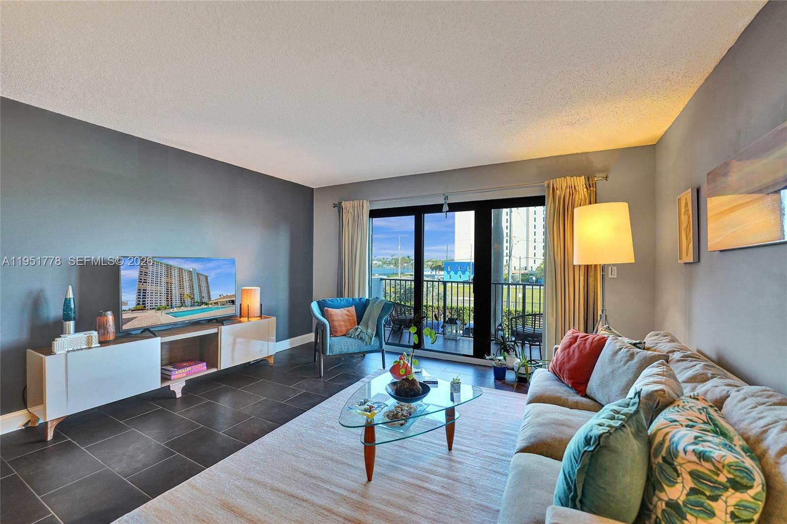 SUMMIT CONDO - Residential