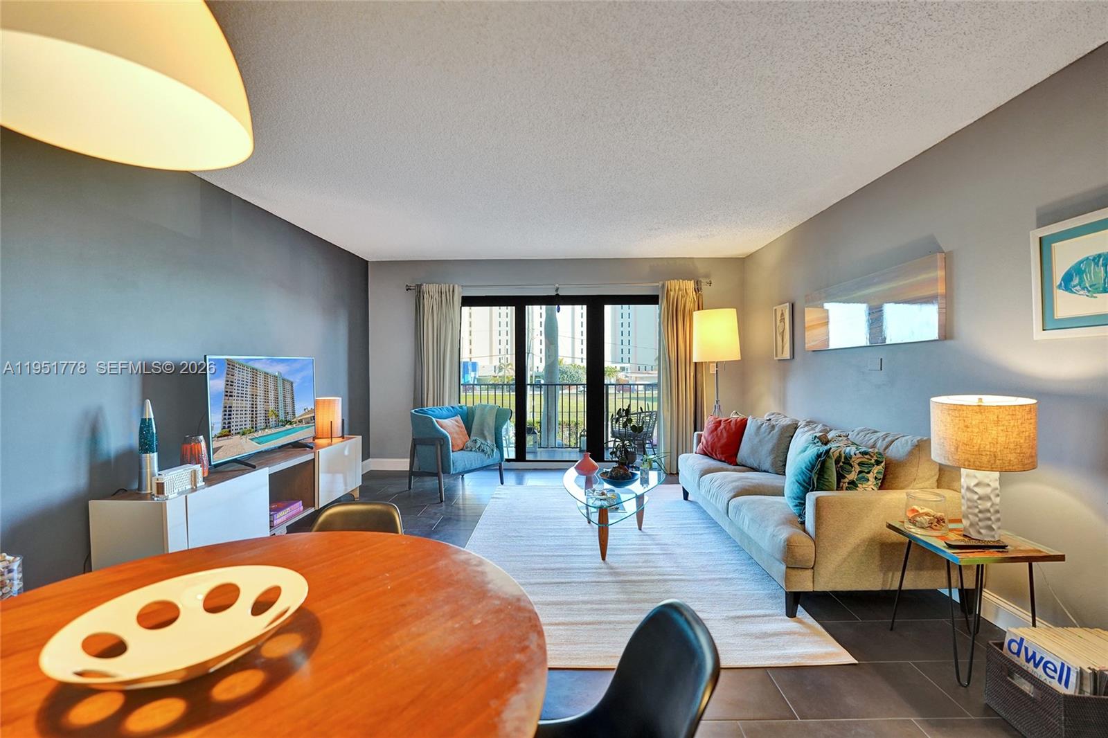 SUMMIT CONDO - Residential