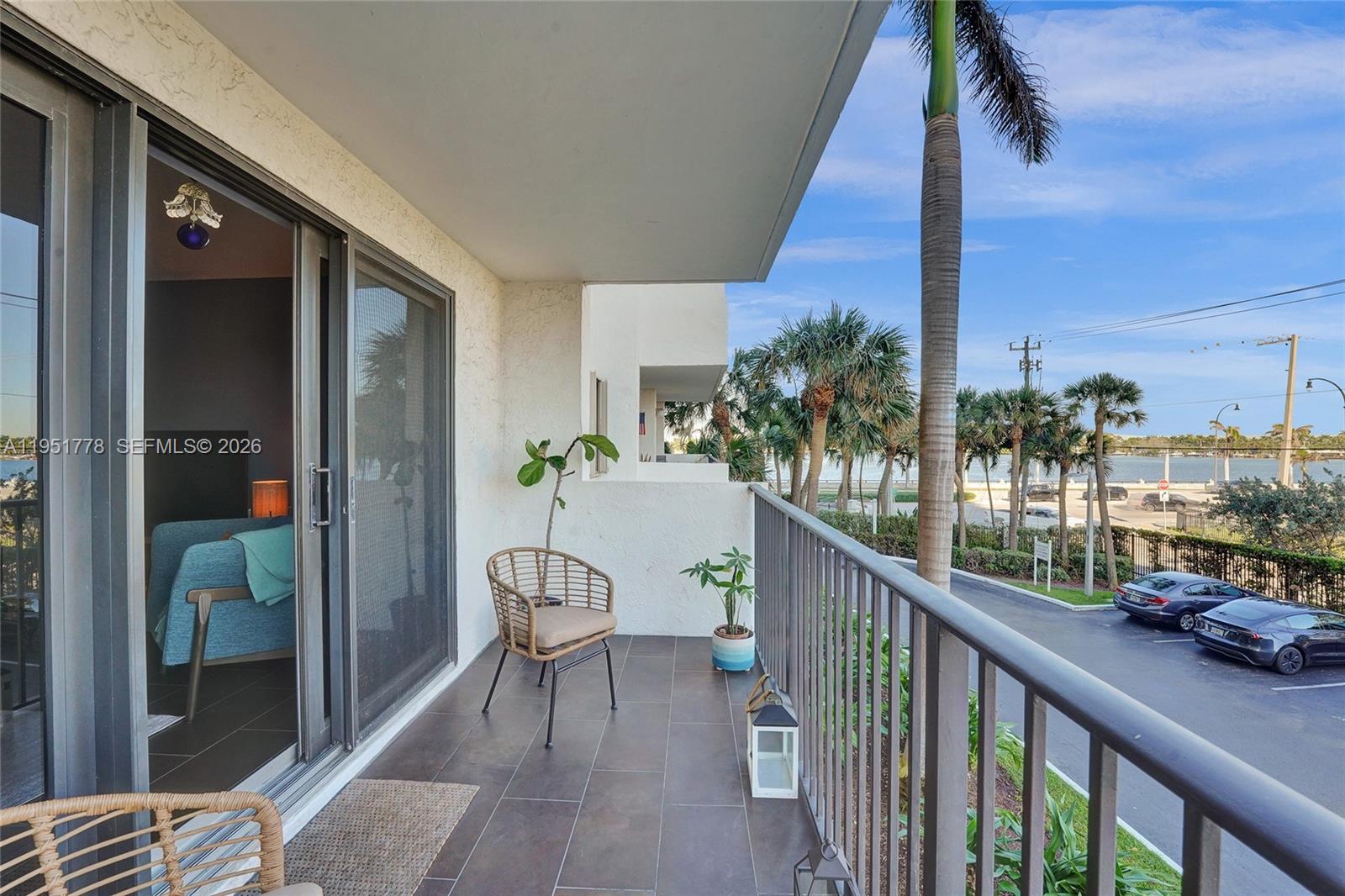SUMMIT CONDO - Residential