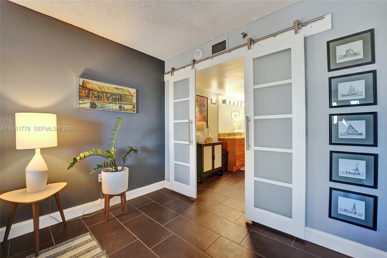 SUMMIT CONDO - Residential