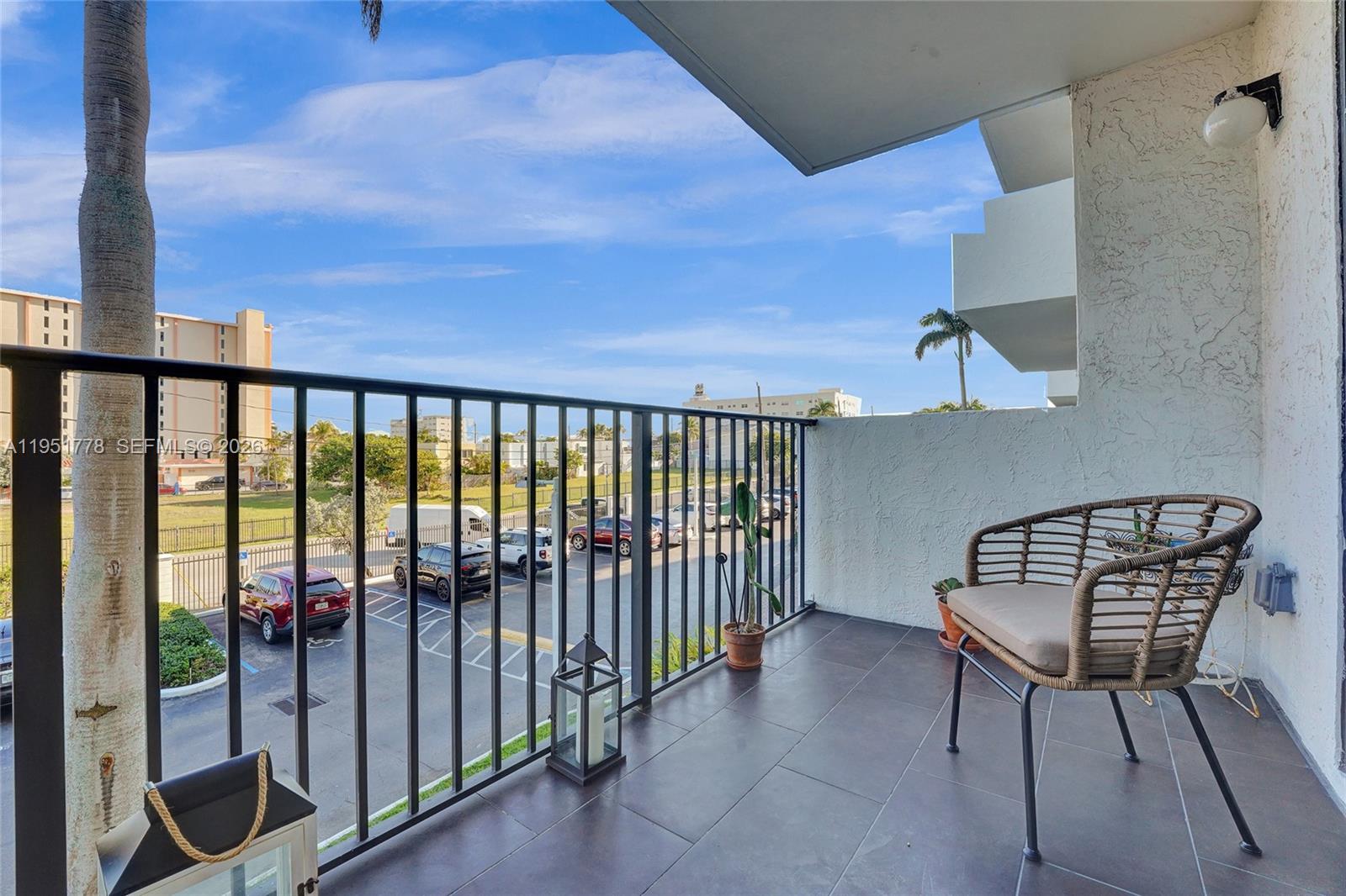SUMMIT CONDO - Residential