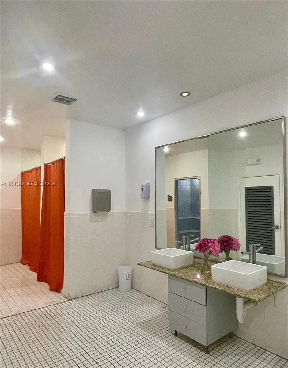 NIRVANA CONDO NO FIVE CON - Residential