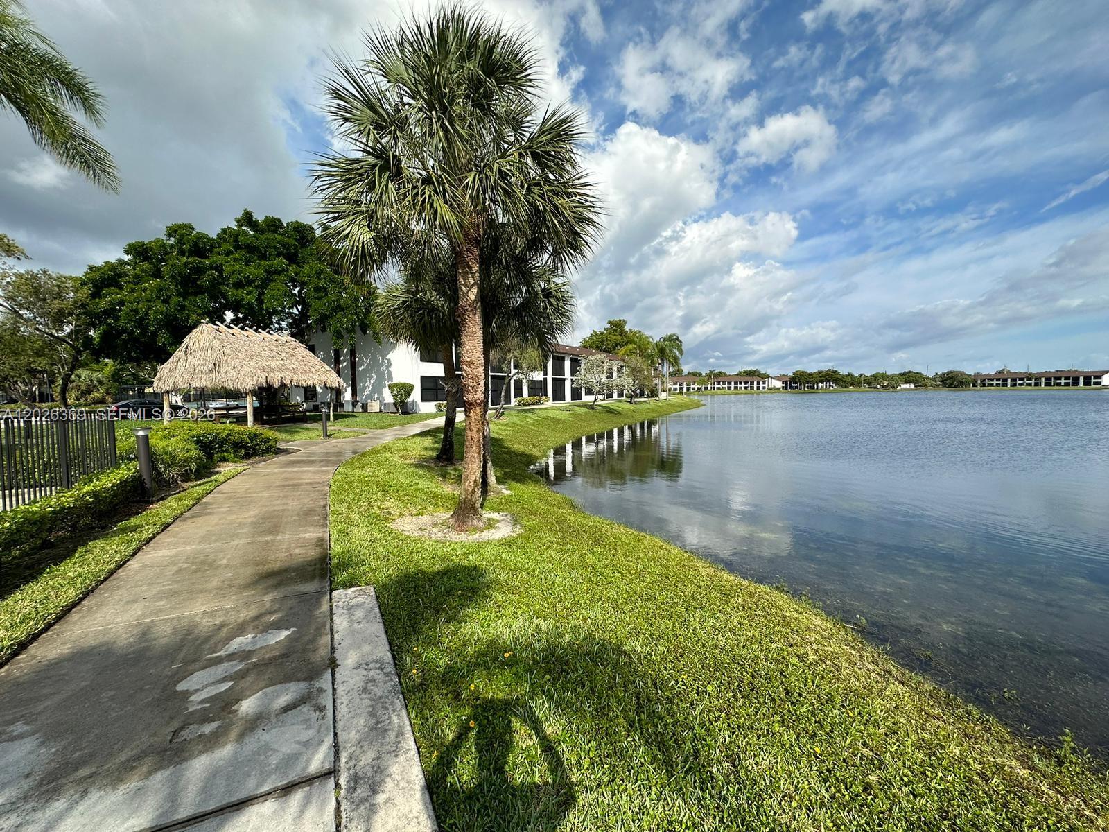 LAKE POINTE CONDOMINIUM N - Residential