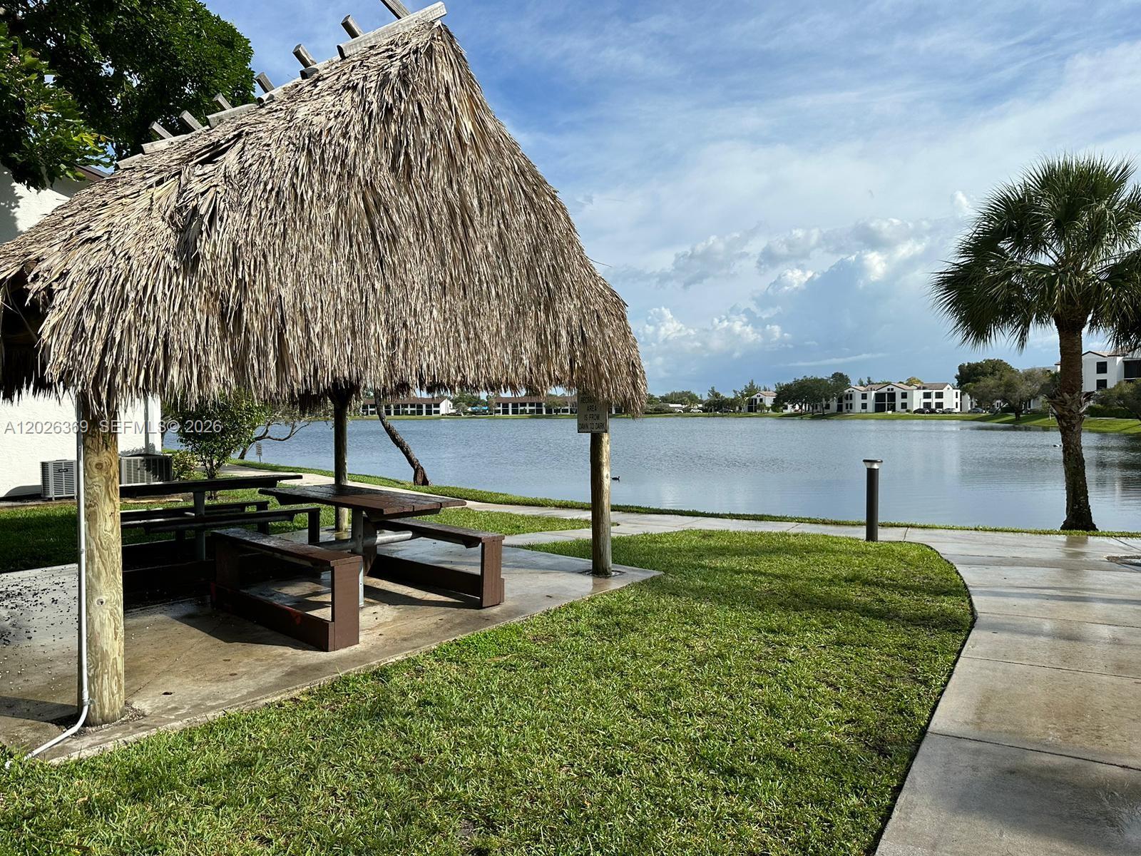 LAKE POINTE CONDOMINIUM N - Residential