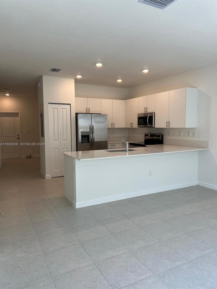 KENDALL ASSEMBLAGE SOUTH - Residential
