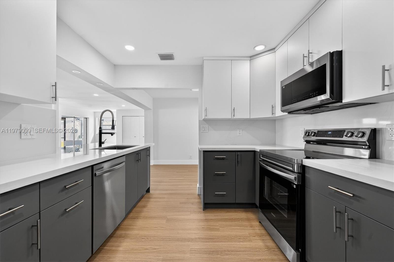 LAUDERDALE WEST 3 SEC - Residential