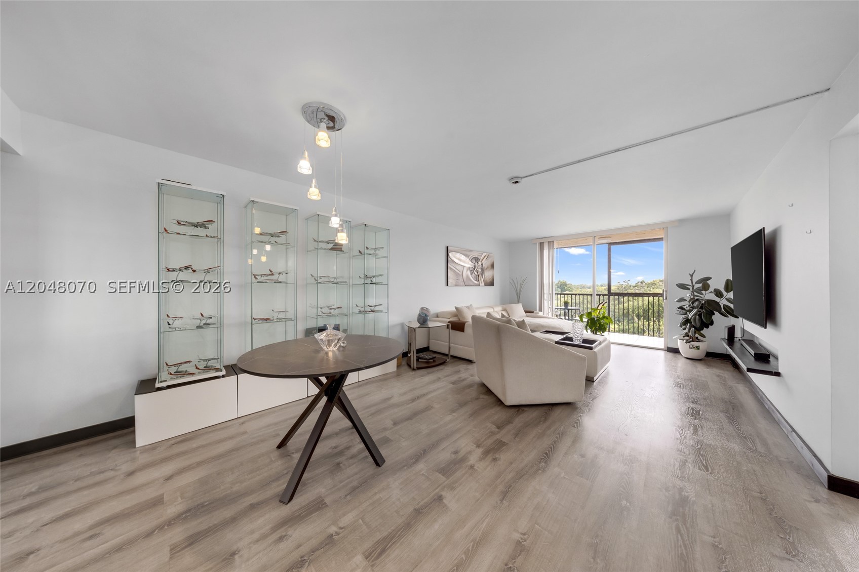 ROLLING HILLS GOLF AND - Residential Lease
