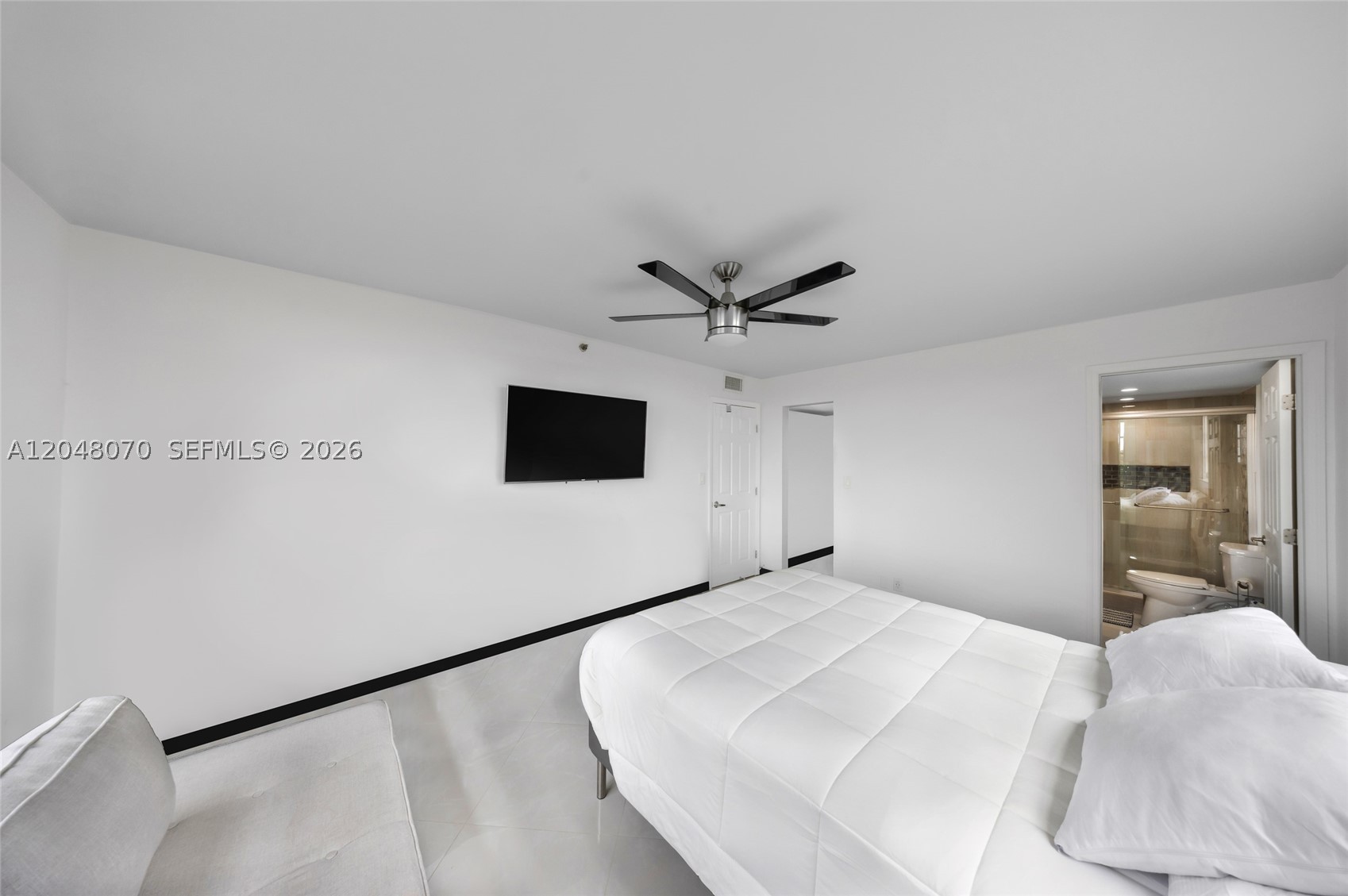ROLLING HILLS GOLF AND - Residential Lease