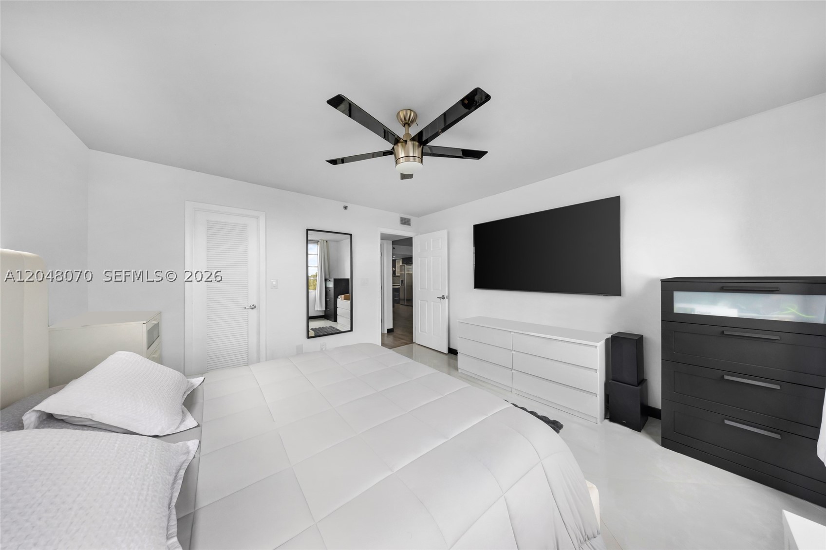 ROLLING HILLS GOLF AND - Residential Lease