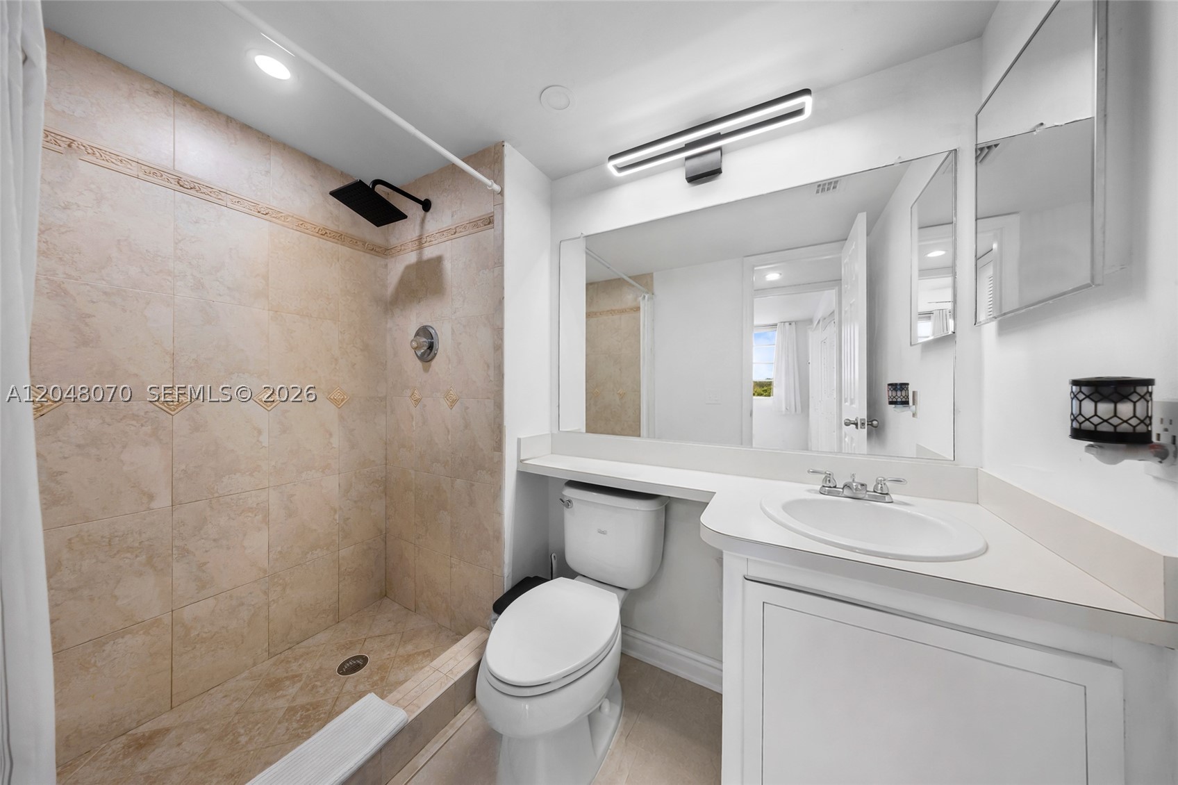 ROLLING HILLS GOLF AND - Residential Lease