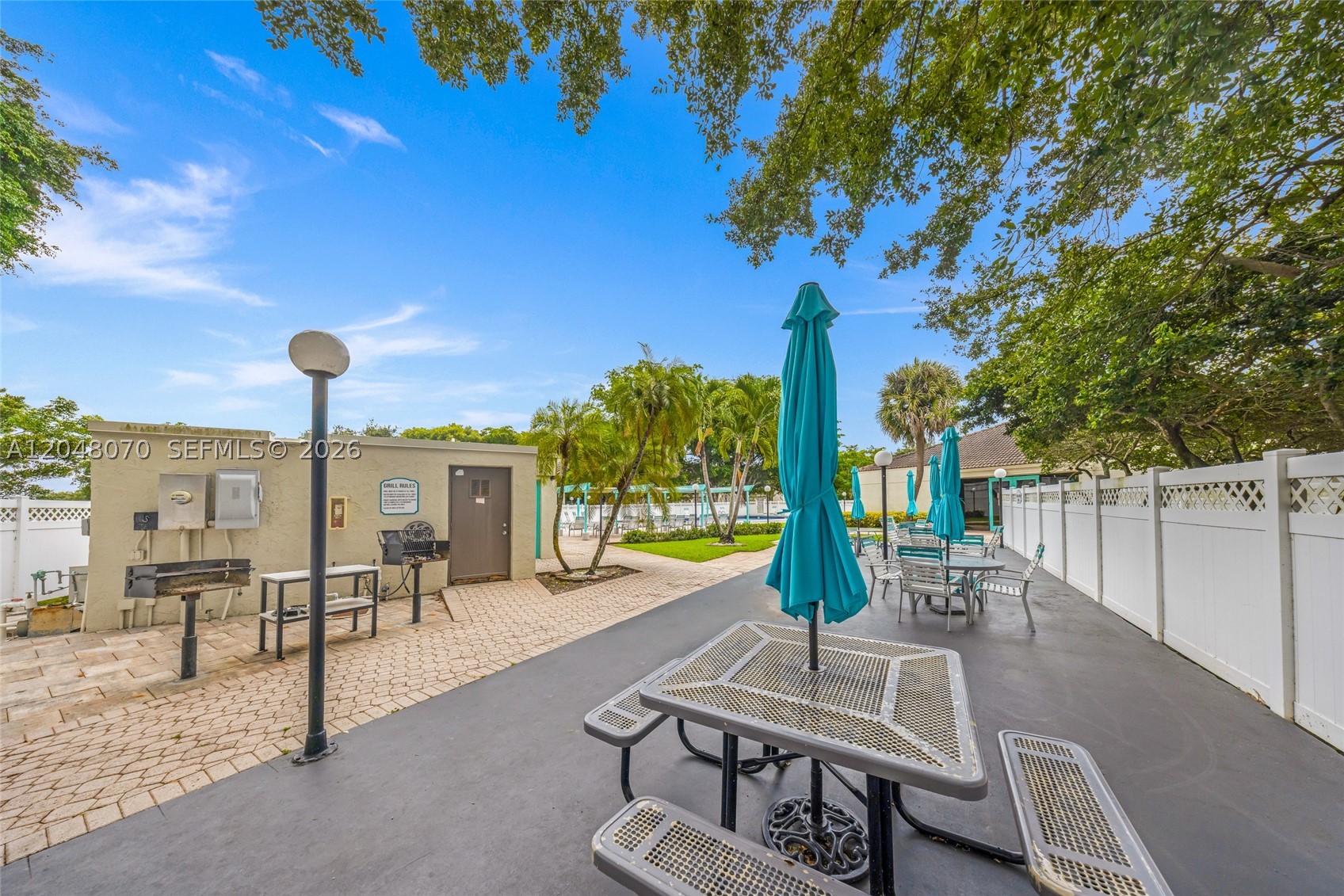 ROLLING HILLS GOLF AND - Residential Lease