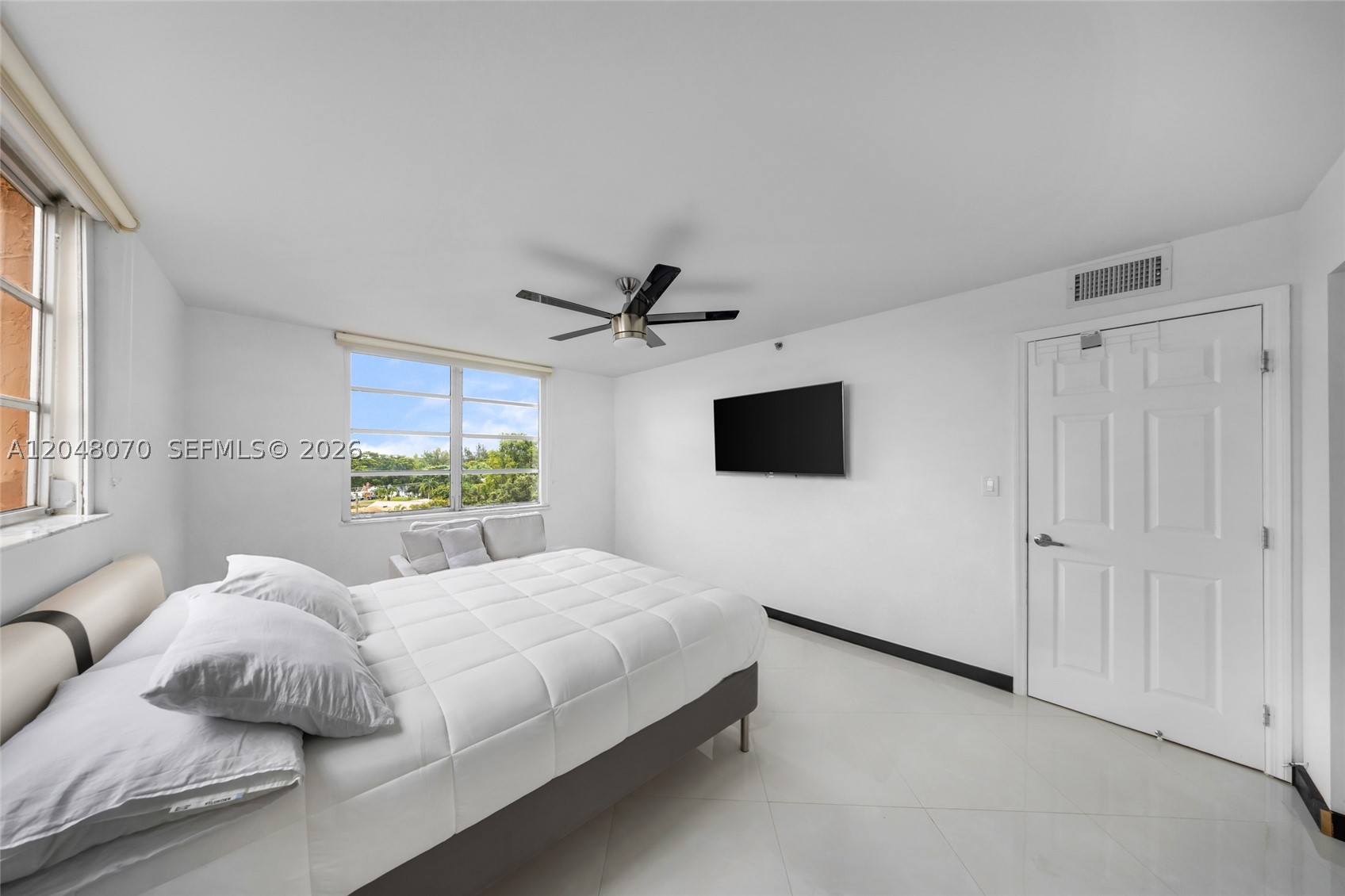 ROLLING HILLS GOLF AND - Residential Lease