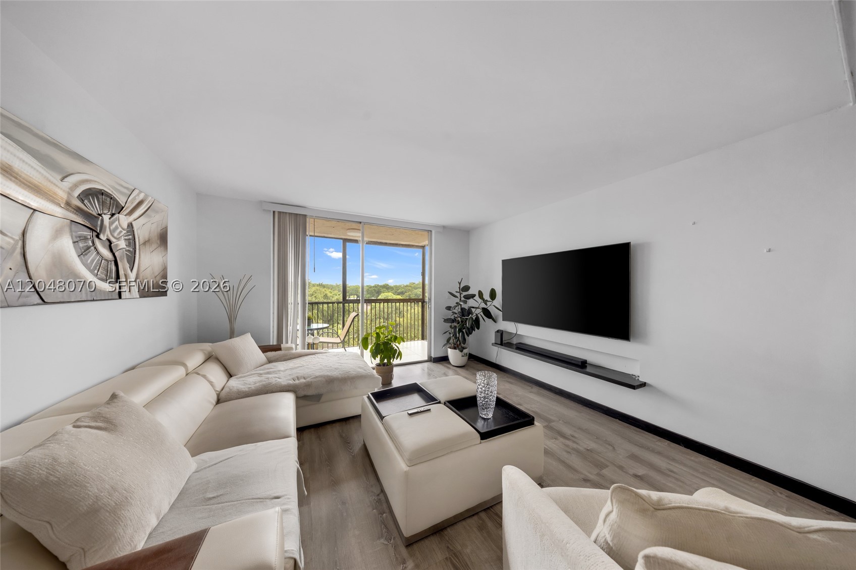 ROLLING HILLS GOLF AND - Residential Lease