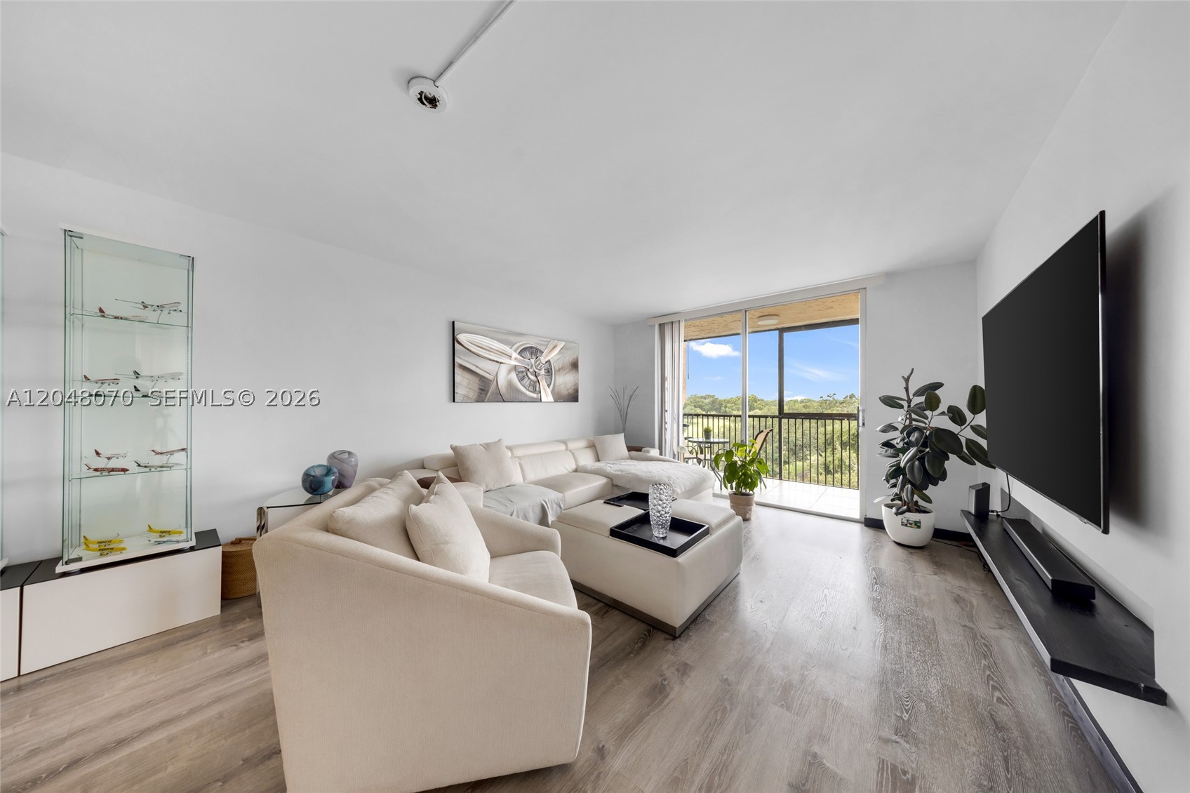 ROLLING HILLS GOLF AND - Residential Lease