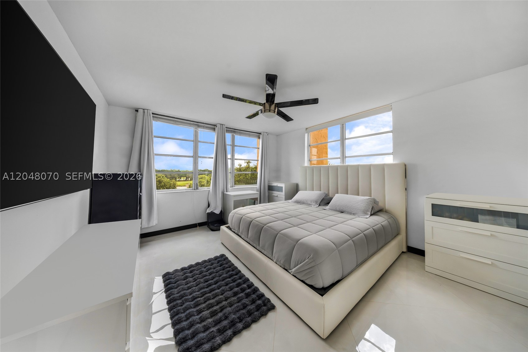 ROLLING HILLS GOLF AND - Residential Lease