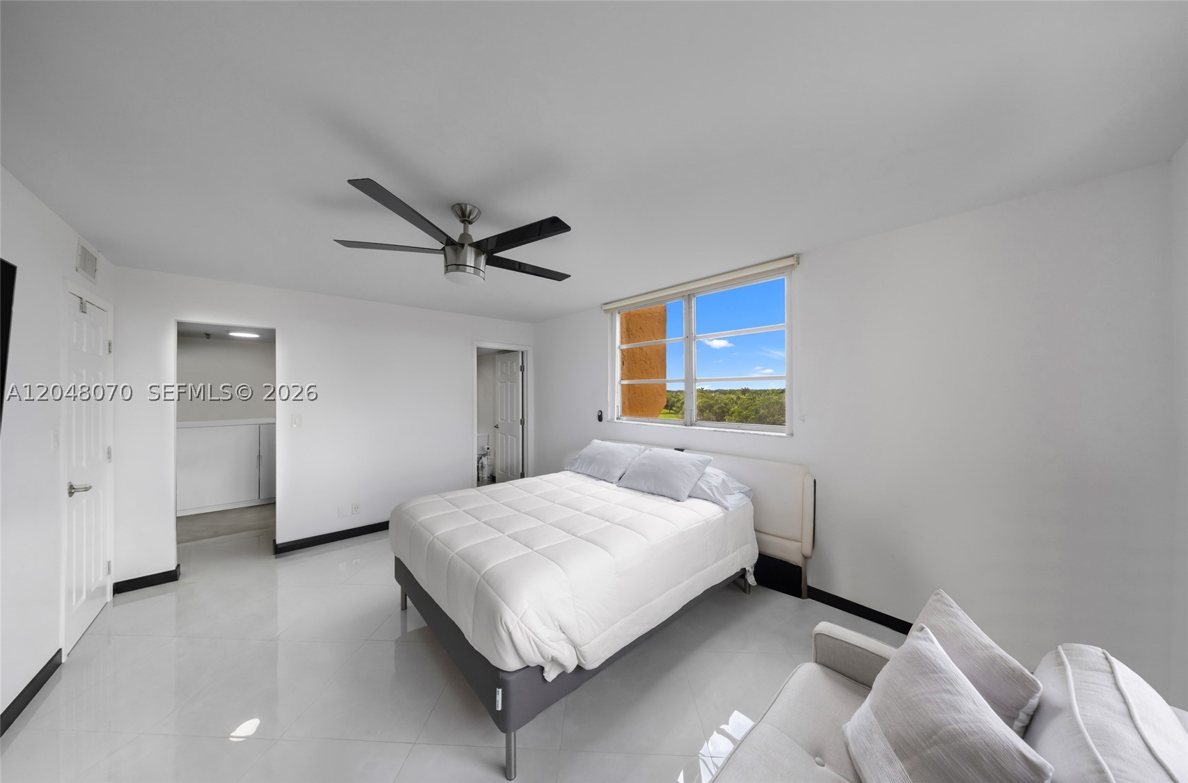 ROLLING HILLS GOLF AND - Residential Lease