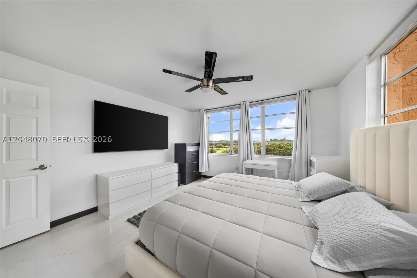 ROLLING HILLS GOLF AND - Residential Lease