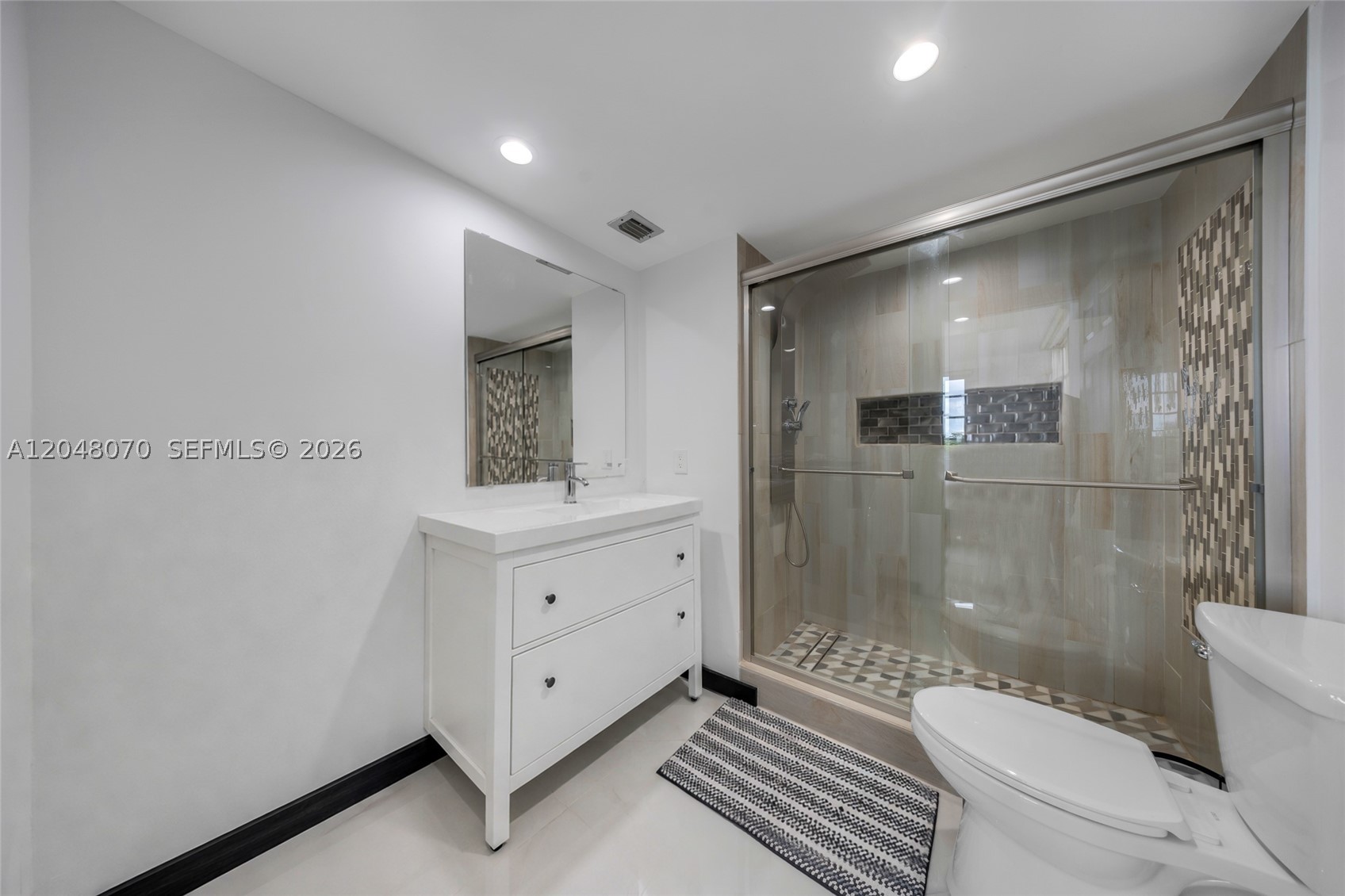 ROLLING HILLS GOLF AND - Residential Lease