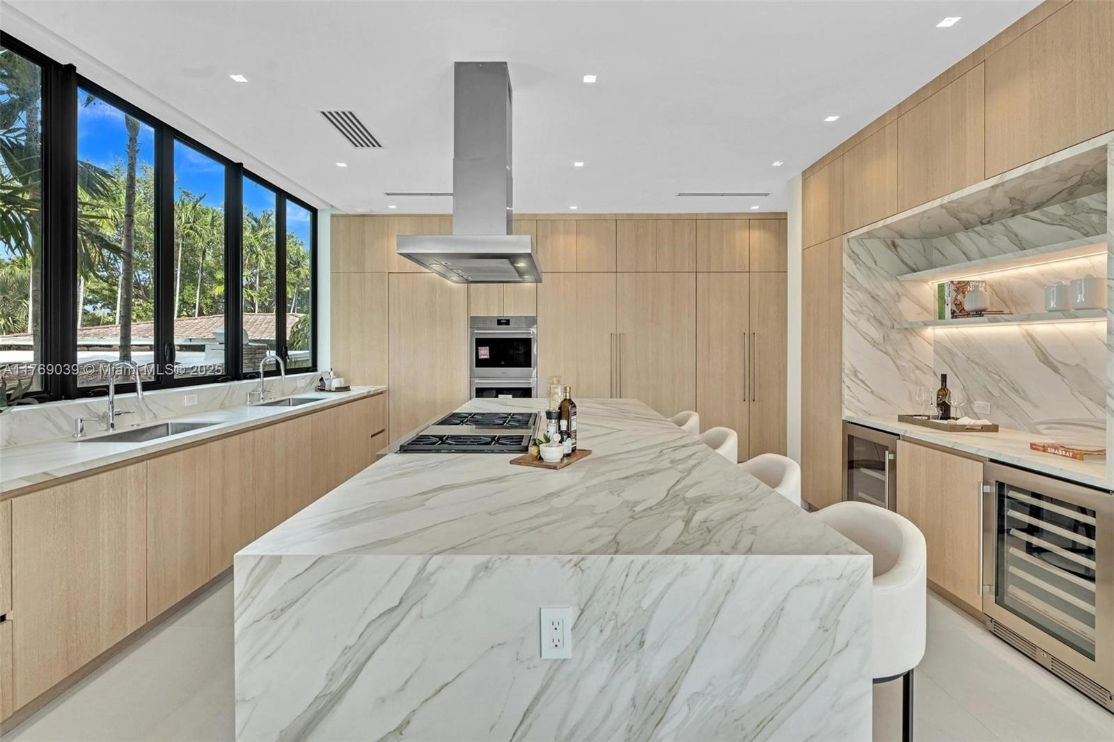 ALTOS DEL MAR NO 4 - Residential