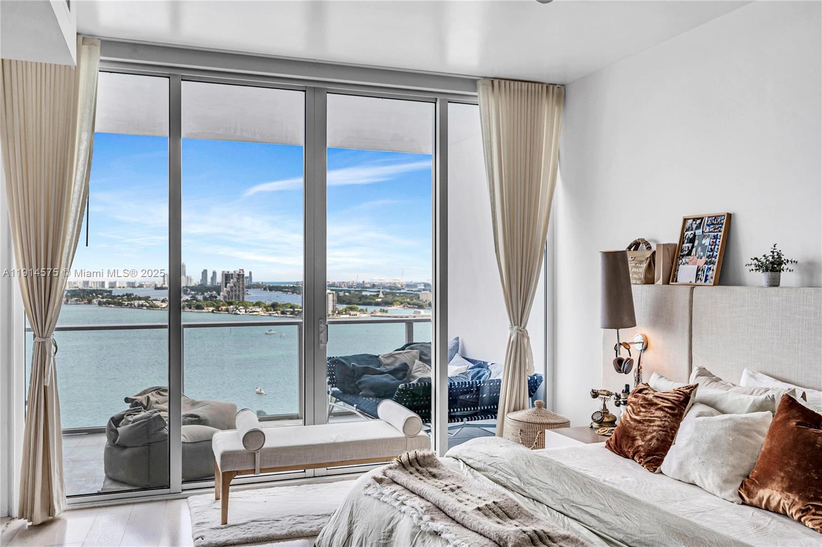 PARAMOUNT BAY CONDO - Residential