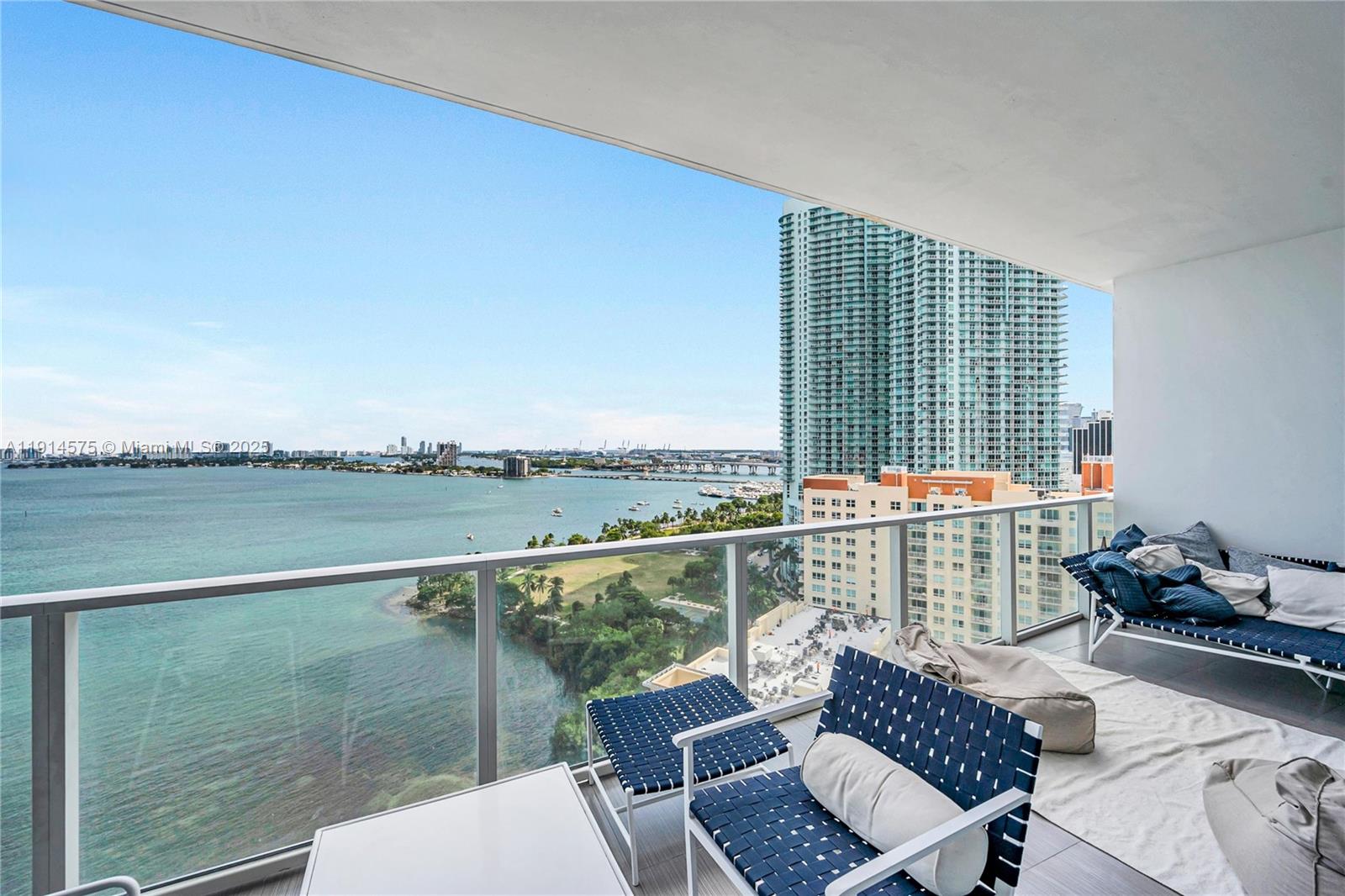 PARAMOUNT BAY CONDO - Residential