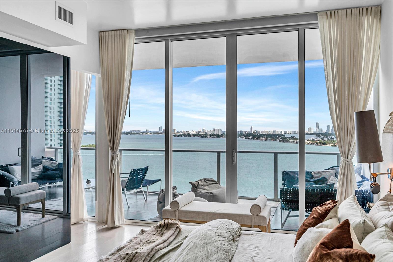 PARAMOUNT BAY CONDO - Residential