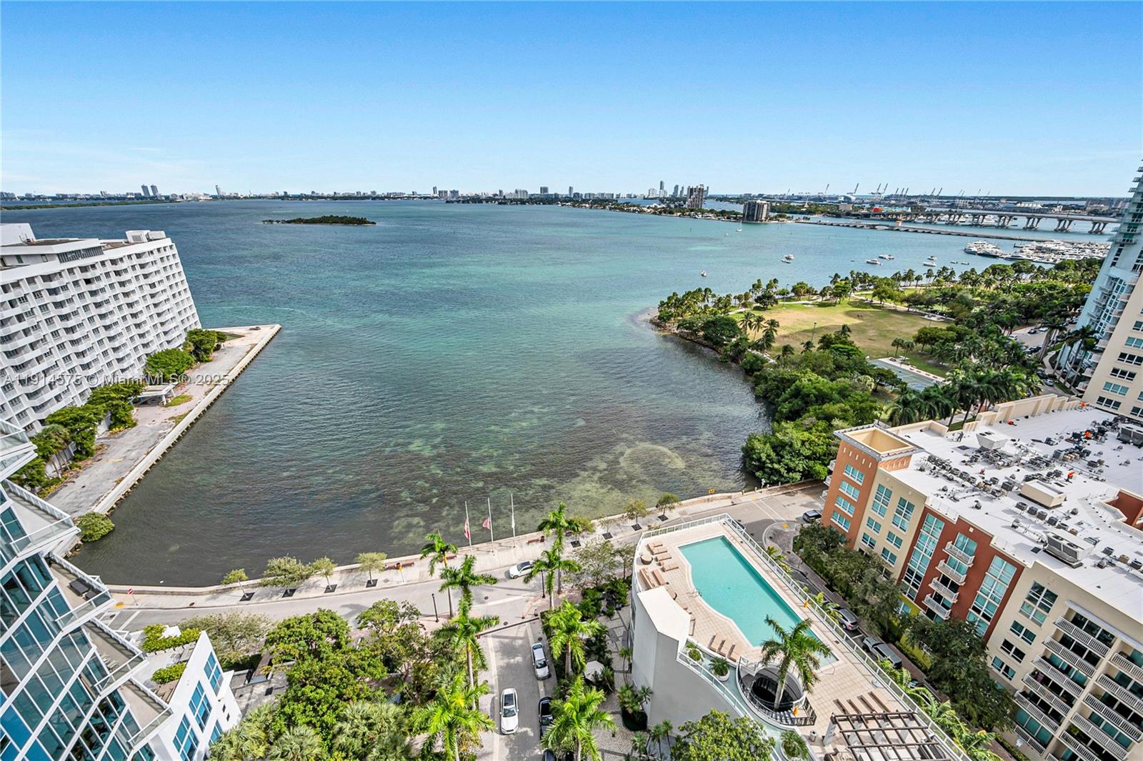 PARAMOUNT BAY CONDO - Residential