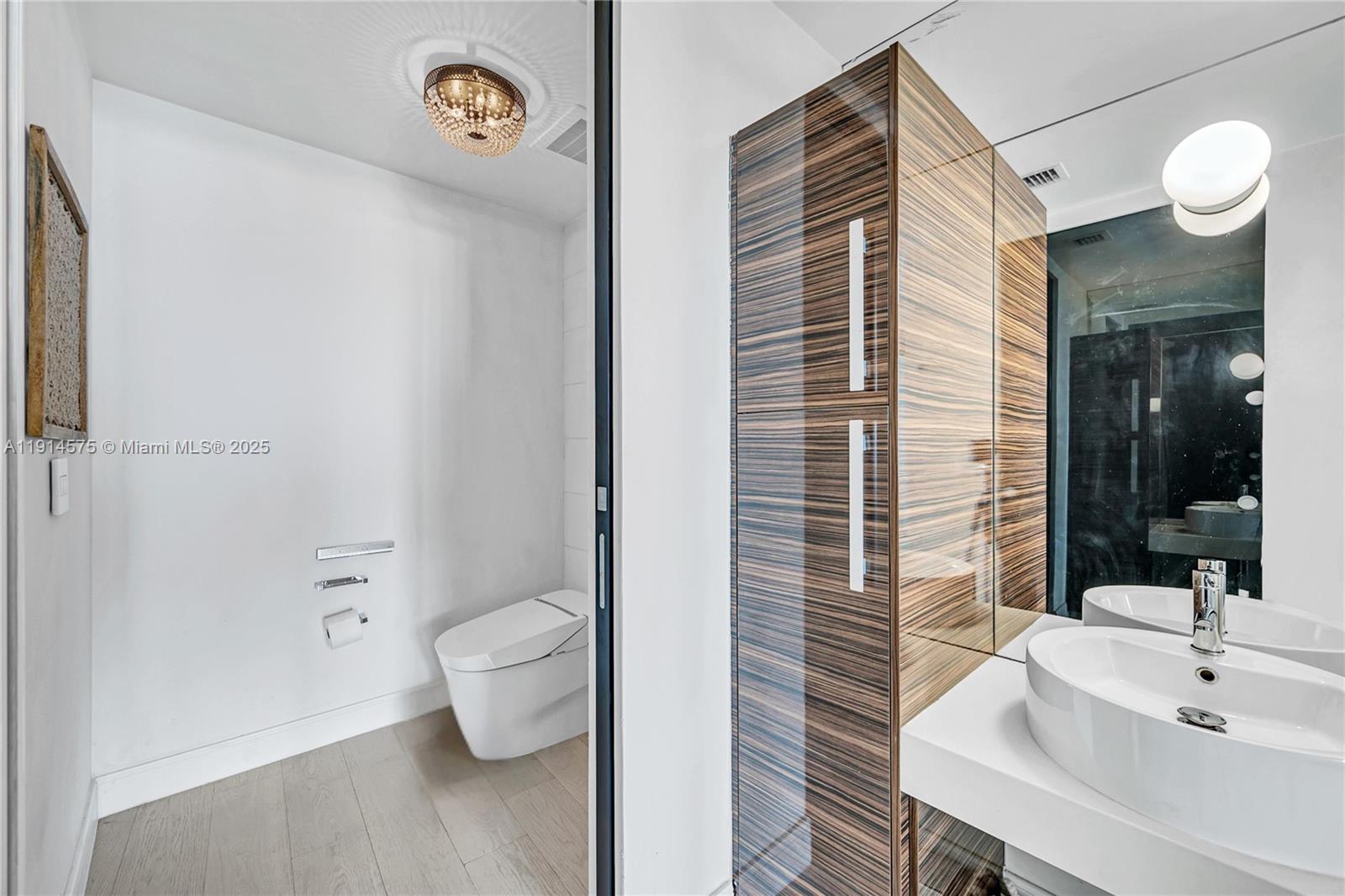PARAMOUNT BAY CONDO - Residential