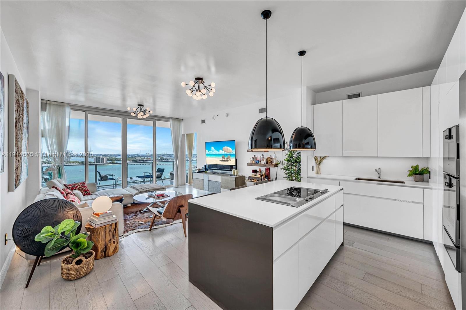 PARAMOUNT BAY CONDO - Residential