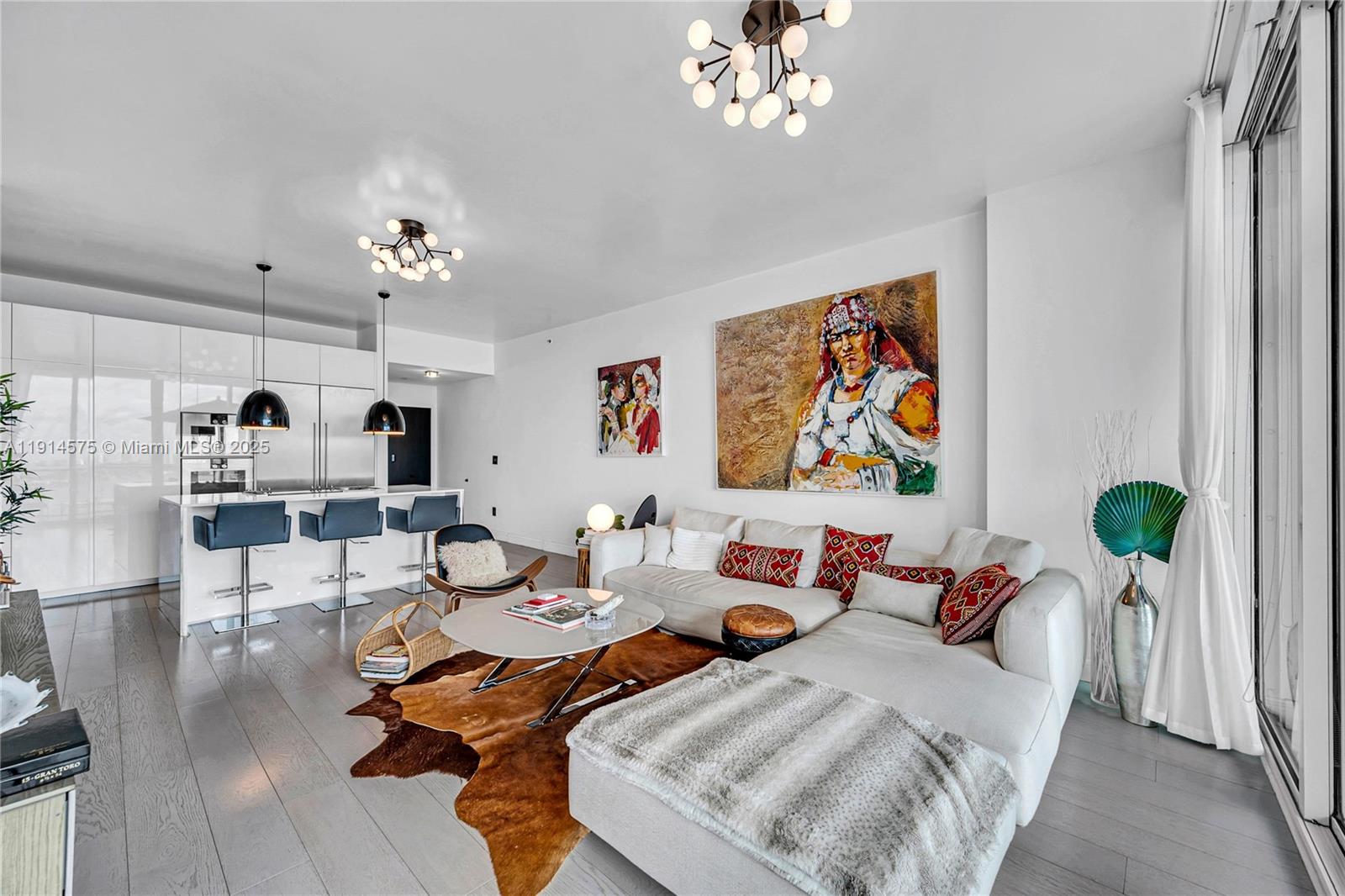 PARAMOUNT BAY CONDO - Residential